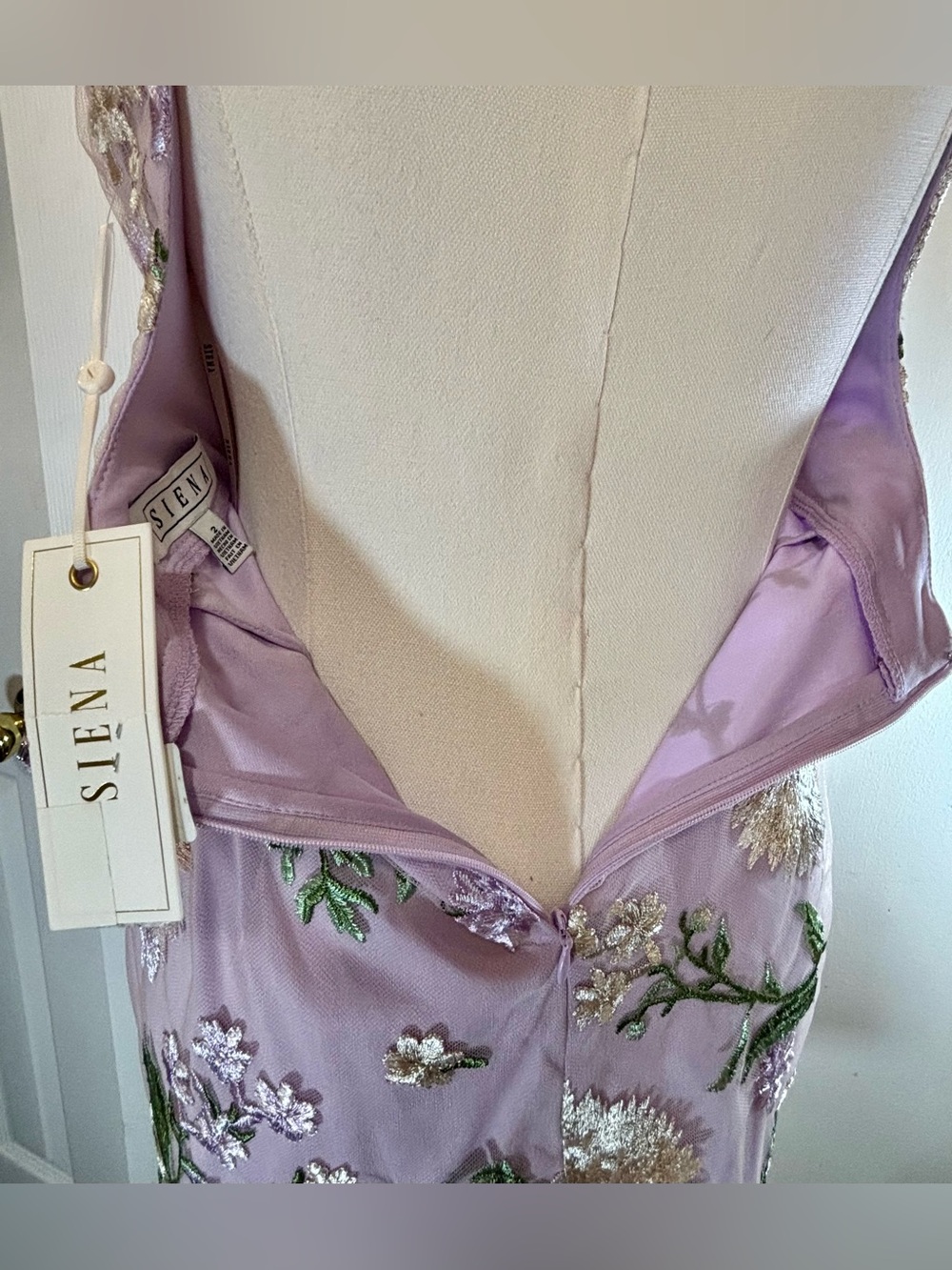 Lilac Floral V-Neck Backless Sheath Dress - Picture 5 of 10